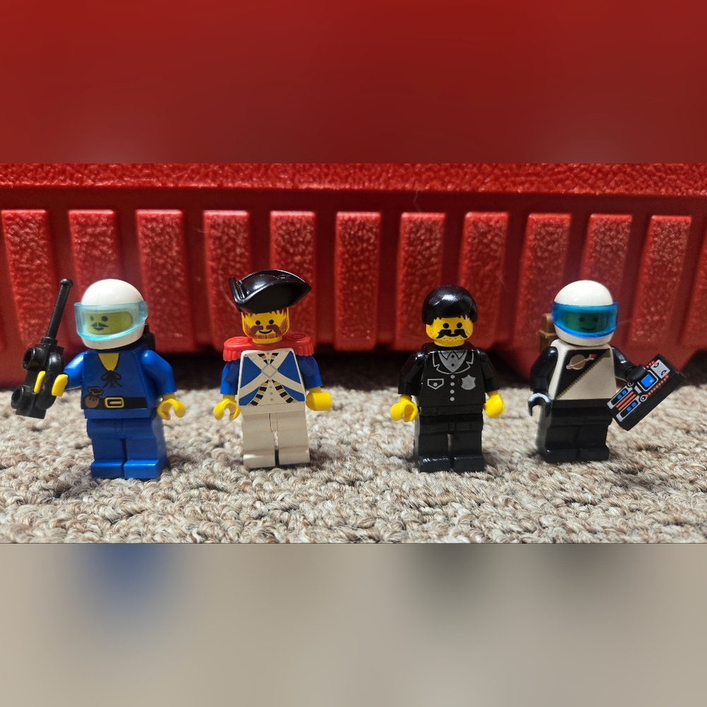 Building Block Figures Set - Blue, Red, Black - Picture 2 of 2